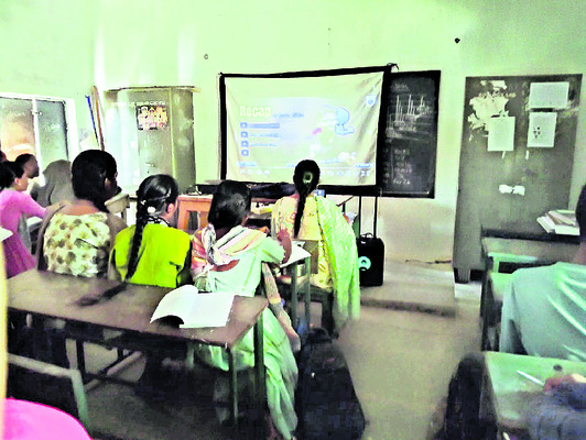 ప్రభుత్వ కళాశాలల్లో నిఘా1