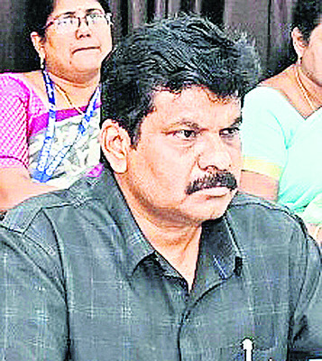ఉద్యోగులు లేరు.. పని చేసేదెవరు? 1
