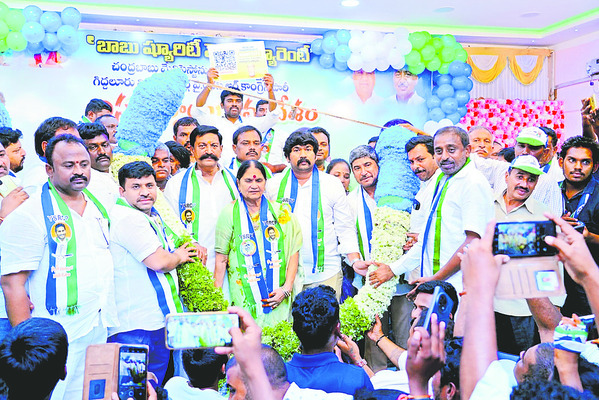 కార్యకర్తలే పార్టీకి మూలస్తంభాలు 2