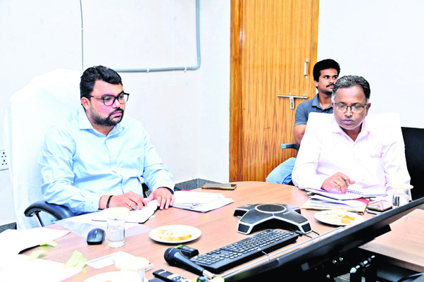 వర్షాల నేపథ్యంలో అప్రమత్తంగా ఉండాలి
1