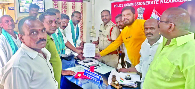 రేపటి విద్యాసంస్థల బంద్ను విజయవంతం చేయాలి 2