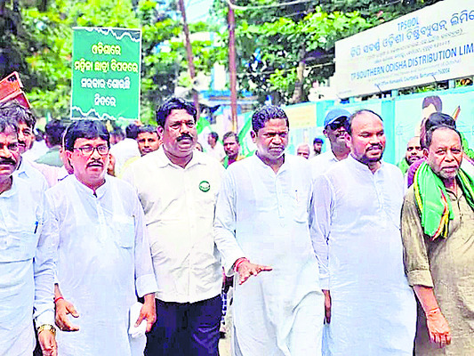 మహిళలపై దాడులు అరికట్టాలి 1