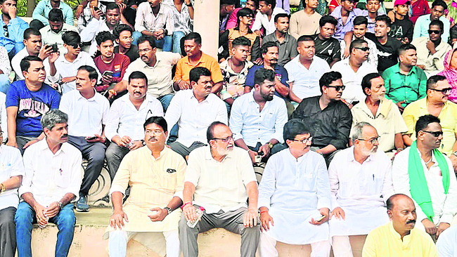 మహిళలపై దాడులు అరికట్టాలి 2