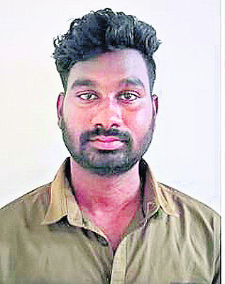 రిటైర్డ్ ఎస్సైపై యువకుల దాడి1