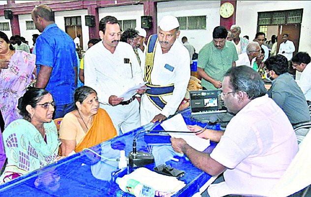 అర్జీదారులు సంతృప్తిచెందేలా పరిష్కారం1