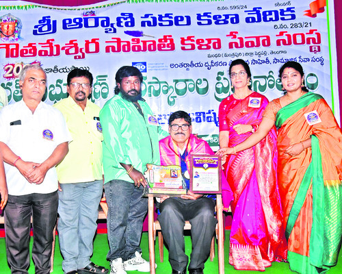శ్రీధరాచార్యులకు భారత్ భూషణ్ అవార్డు1