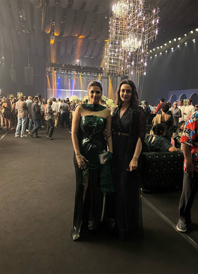 Namrata Shirodkar Enjoying Friends Party photos goes viral5