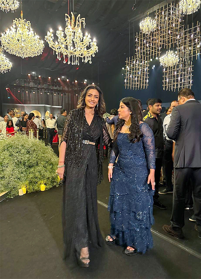 Namrata Shirodkar Enjoying Friends Party photos goes viral7