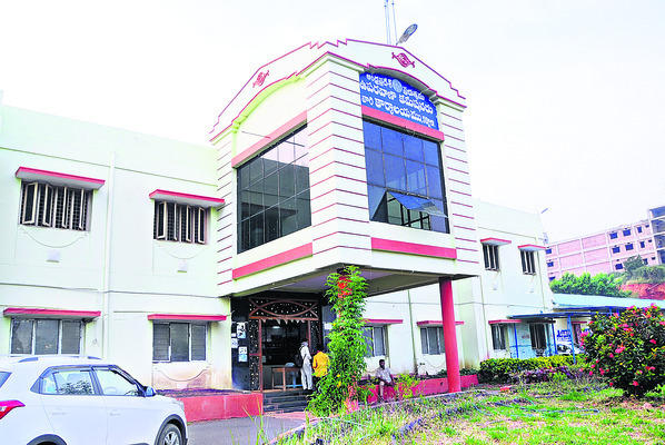 అవినీతి కేంద్రం.. ఆర్టీఏ కార్యాలయం
1