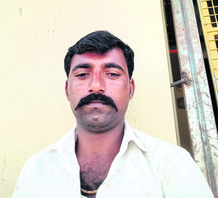 కుటుంబంపై పురుగుల మందు పంజా 4