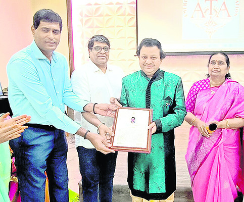 అమెరికాలో కేవీఎస్కు సన్మానం 1