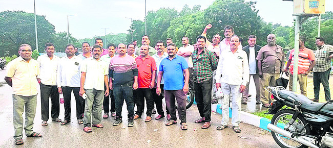యాగంలో పీఠాధిపతులు 2