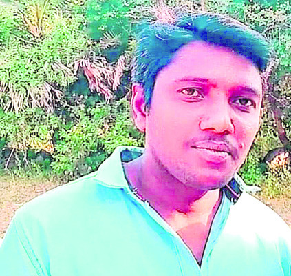 పొలంలోనే పోయిన రైతు ప్రాణాలు 1