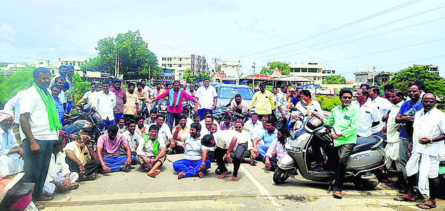 సాగునీటి కోసం ఆందోళన1