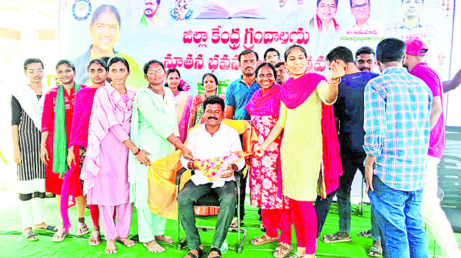 సంక్షేమ పథకాలు  ప్రజల్లోకి తీసుకెళ్లాలి
1