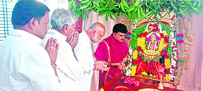 బెయిల్ రావాలంటూ పూజలు1