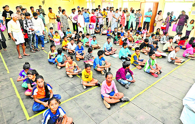 క్రీడల్లోనూ విద్యార్థులు రాణించాలి
1