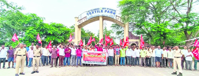 సమస్యలు పరిష్కరించాలి2