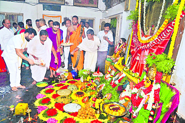 మనసారా.. కొలి‘సారె’1