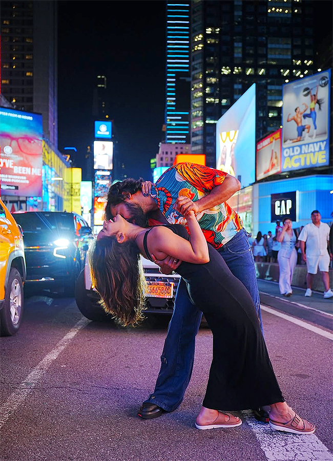 Actress Bigg Boss Fame Priyanka Jain in New York Photos Viral2