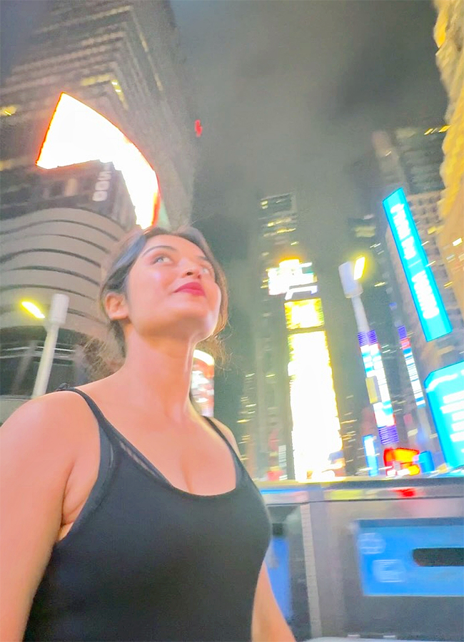 Actress Bigg Boss Fame Priyanka Jain in New York Photos Viral6