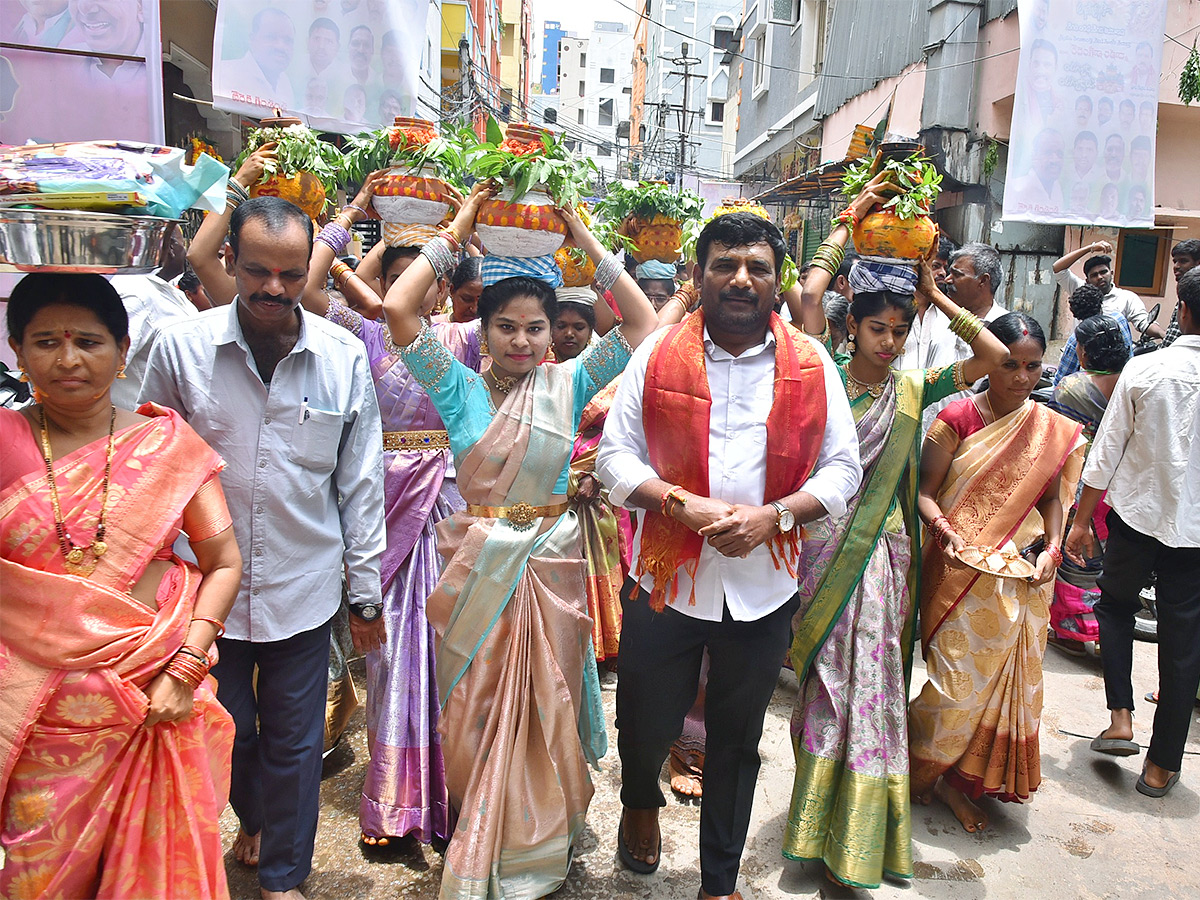Devotional : Bonalu 2025 Festival in Film Nagar Photos 26
