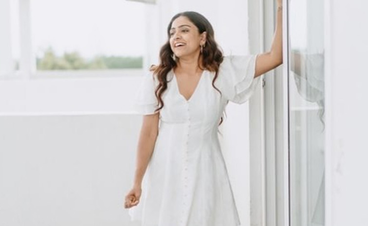 Hero Varun Sandesh Gets House Gifted By Vithika sheru Photos7