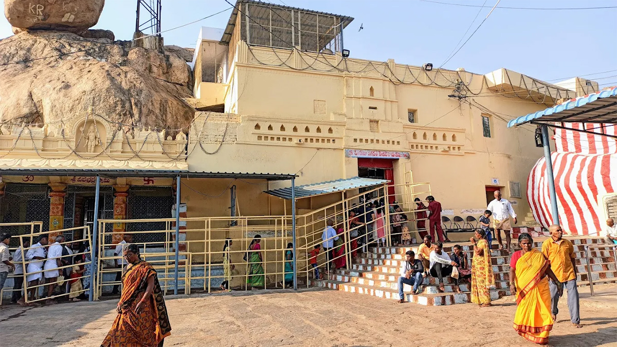 Manyamkonda Sri Lakshmi Venkateshwara Swamy Temple Mahbubnagar Photos22