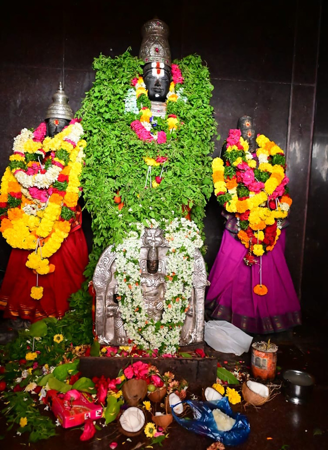 Manyamkonda Sri Lakshmi Venkateshwara Swamy Temple Mahbubnagar Photos2