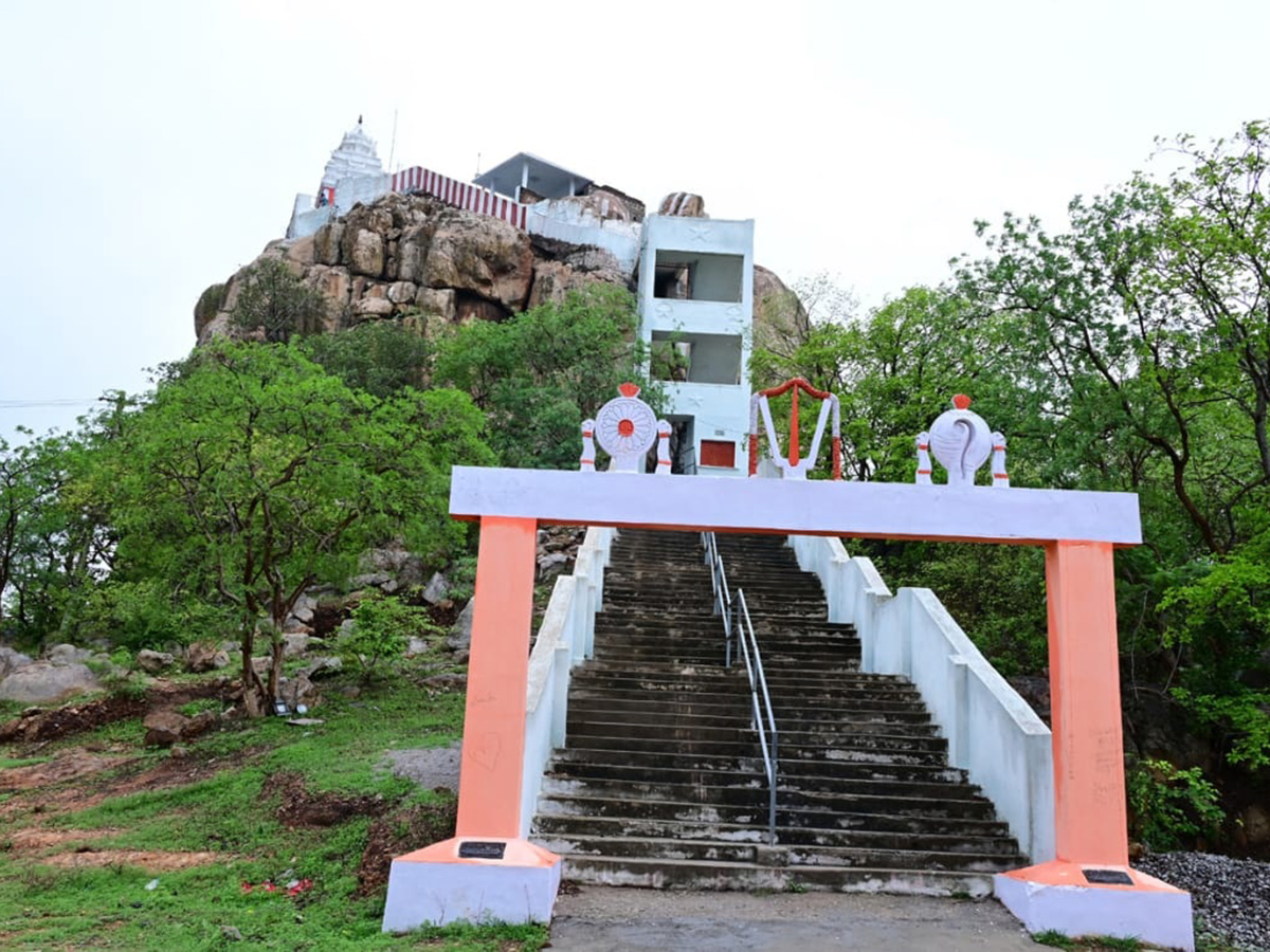 Manyamkonda Sri Lakshmi Venkateshwara Swamy Temple Mahbubnagar Photos37