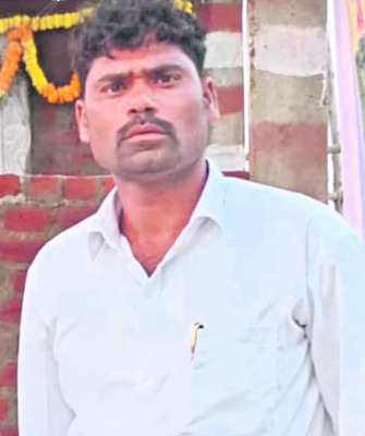 అదుపుతప్పిన బైక్.. వ్యక్తి మృతి 1