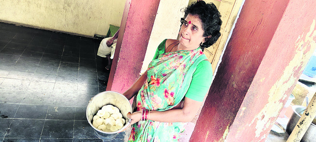 కుళ్లిన గుడ్లు.. పప్పు అన్నమే పరమాన్నం 2