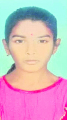 రోడ్లలో గుంతలు పూడ్చాలని రాస్తారోకో3