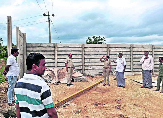విద్యుదాఘాతానికి ముగ్గురు బలి1