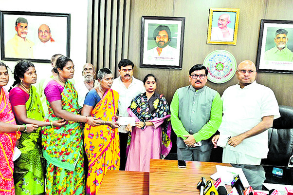 కార్మికుడి కుటుంబానికి నష్టపరిహారం 1