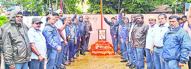 అందుబాటులో సరిపడా ఎరువులు
2