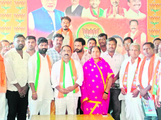 స్థానిక ఎన్నికల్లో బీజేపీ అభ్యర్థులను గెలిపించాలి 1