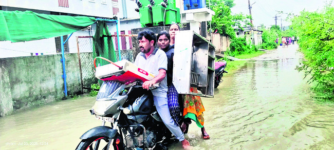 ఉప్పొంగిన వాగులు2