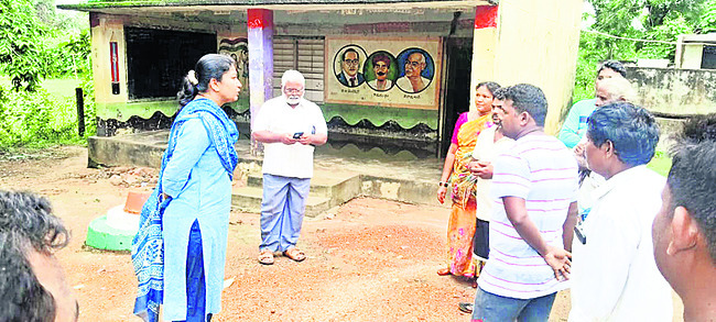 అధికారులు  అప్రమత్తంగా ఉండాలి2
