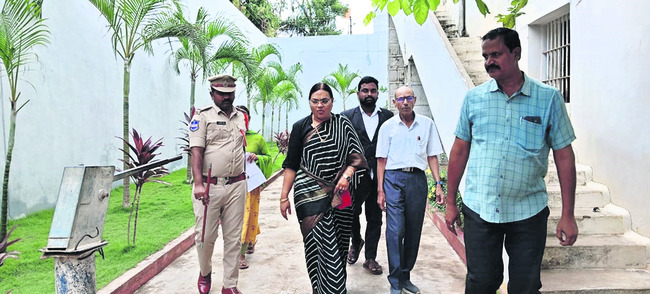 ఖైదీలకు మెరుగైన వసతులు కల్పించాలి
1