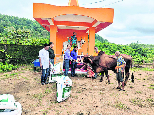 తహసీల్దార్ వాహనం అడ్డగింత 2