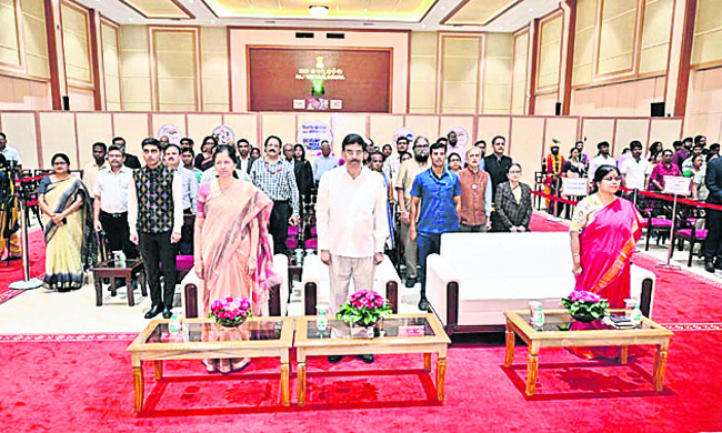 విశిష్ట వ్యక్తులకు గవర్నర్ సత్కారం2
