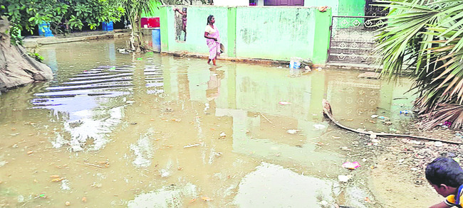 తీరంలో అలజడి2