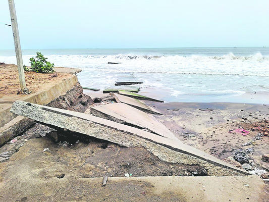 తీరంలో అలజడి1