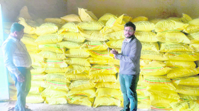 రైతులకు సరిపడా యూరియా
2