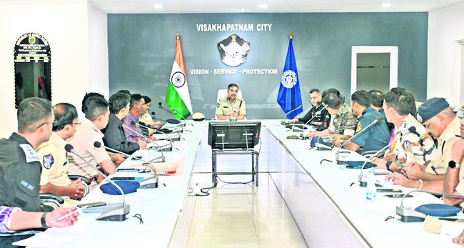 బాంబు పేలుళ్లు.. గన్‌ ఫైరింగ్‌లు 1