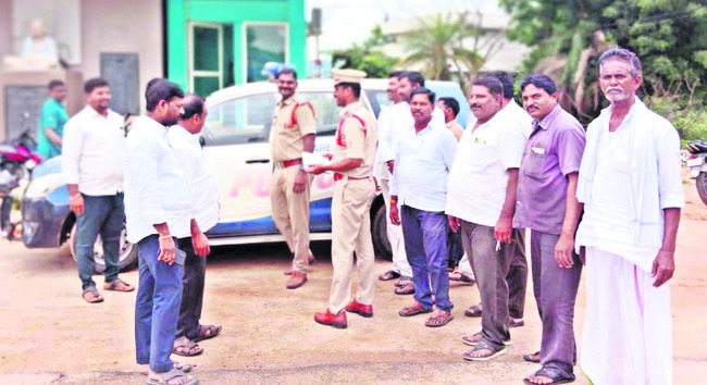 ప్రతి కార్యకర్త సైనికుడిలా పని చేయాలి  
3