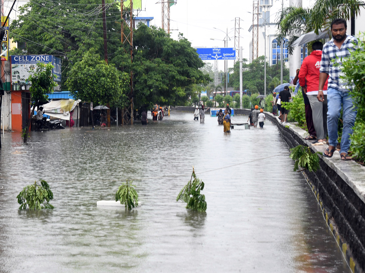 Heavy Rain in Karimnagar Photos14