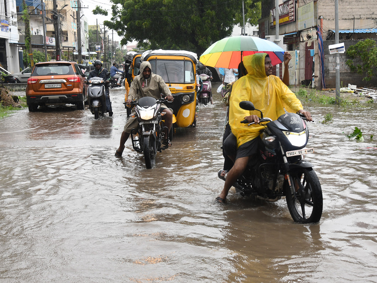 Heavy Rain in Karimnagar Photos17