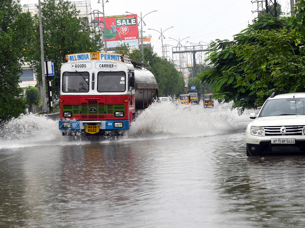 Heavy Rain in Karimnagar Photos18